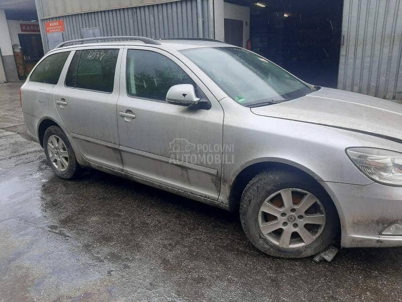 Škoda Octavia 2010 -  kompletan auto u delovima