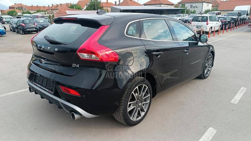 Volvo V40 R Design
