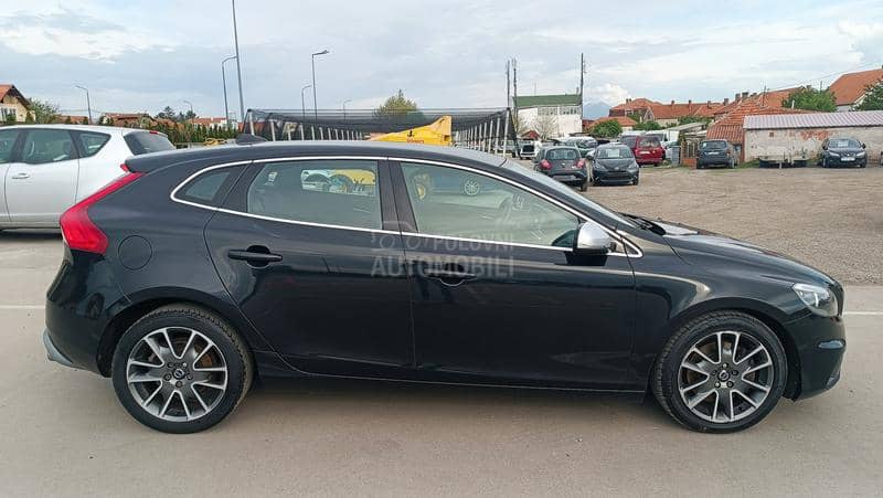 Volvo V40 R Design
