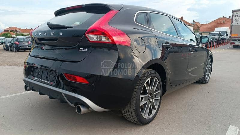 Volvo V40 R Design