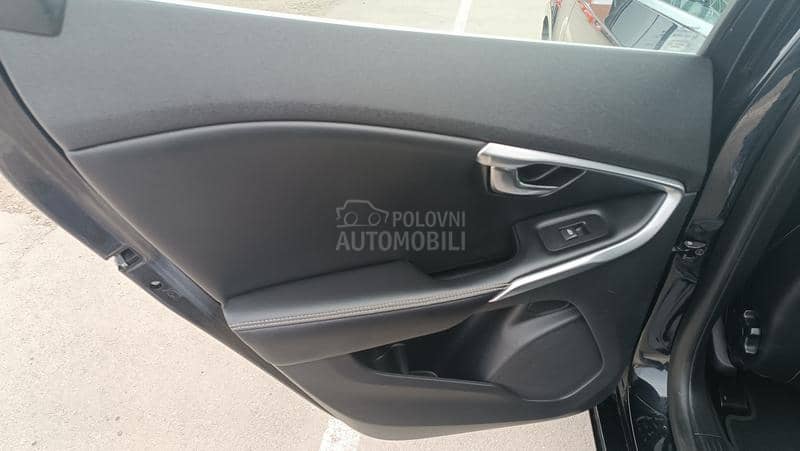 Volvo V40 R Design