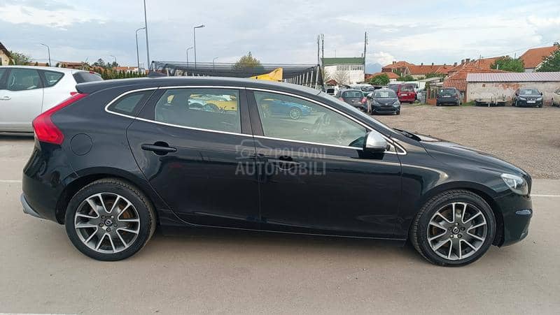 Volvo V40 R Design