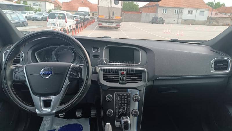 Volvo V40 R Design