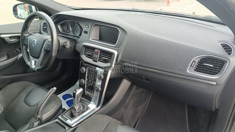 Volvo V40 R Design