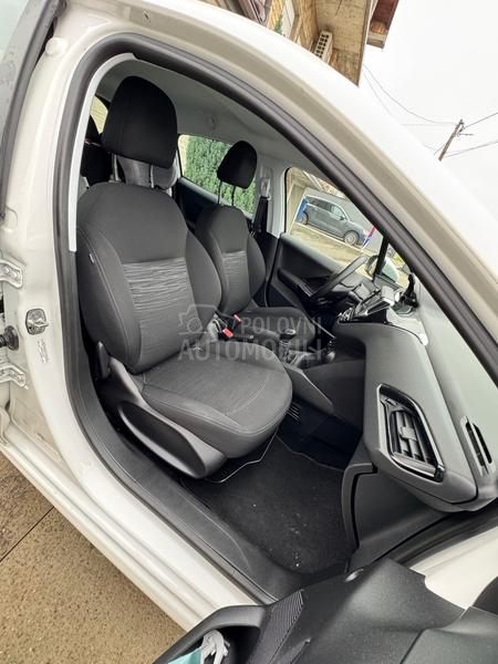 Peugeot 208 BlueHdi premium