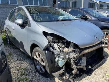 Peugeot 208 2014 -  kompletan auto u delovima