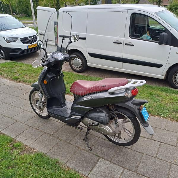 Peugeot tweet