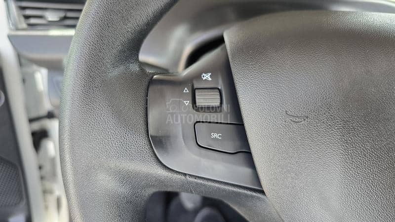 Peugeot 208 1.5 HDI  N A V I