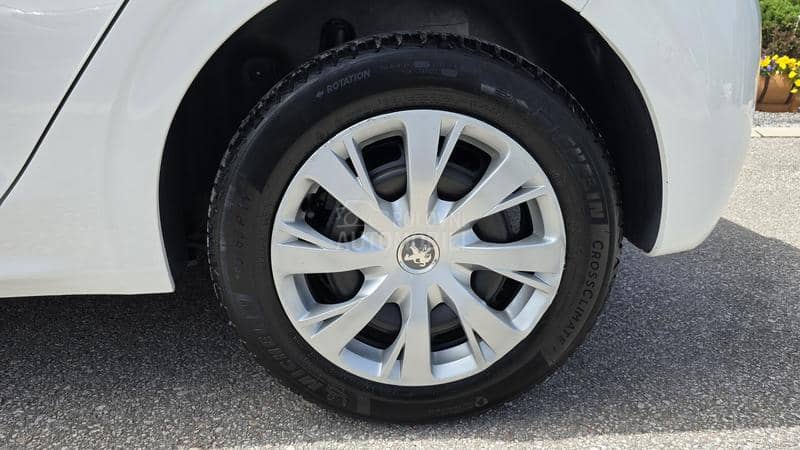 Peugeot 208 1.5 HDI  N A V I