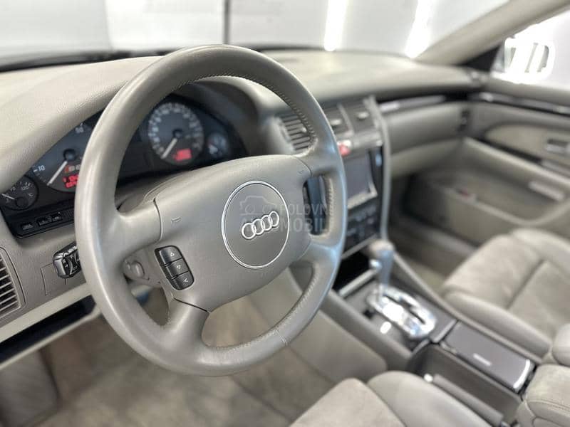 Audi S8 