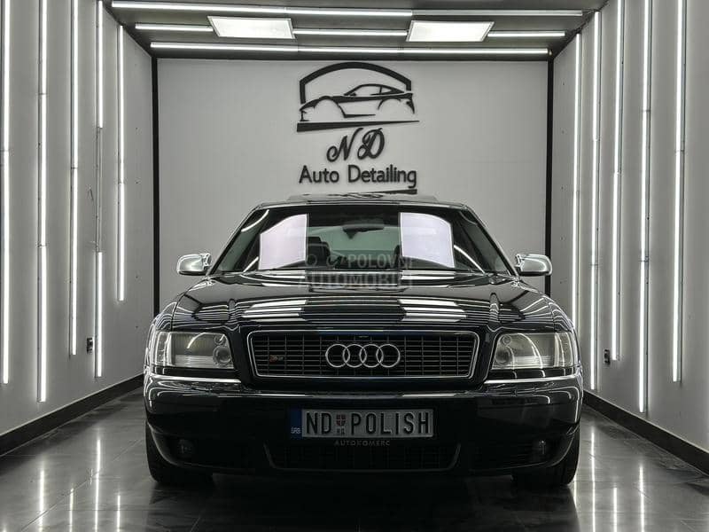 Audi S8 