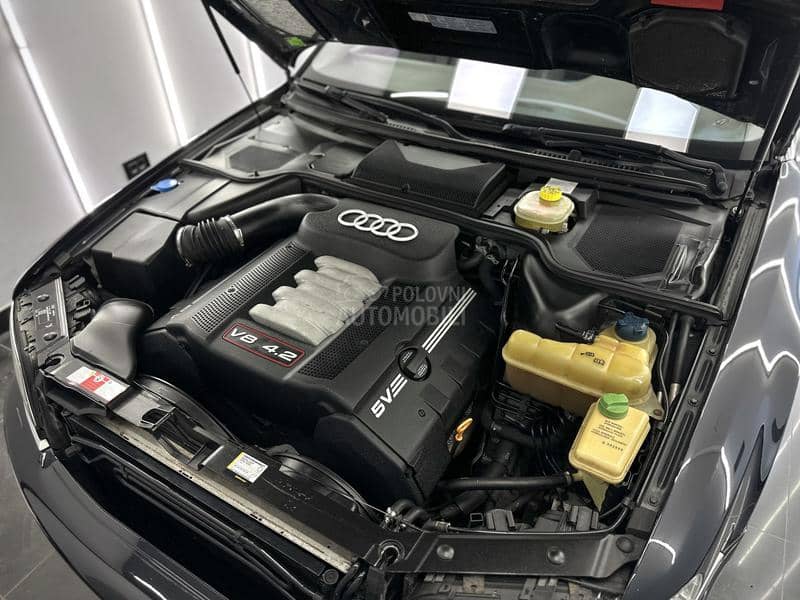 Audi S8 