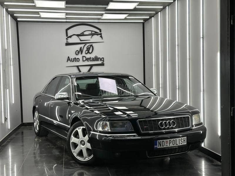 Audi S8 