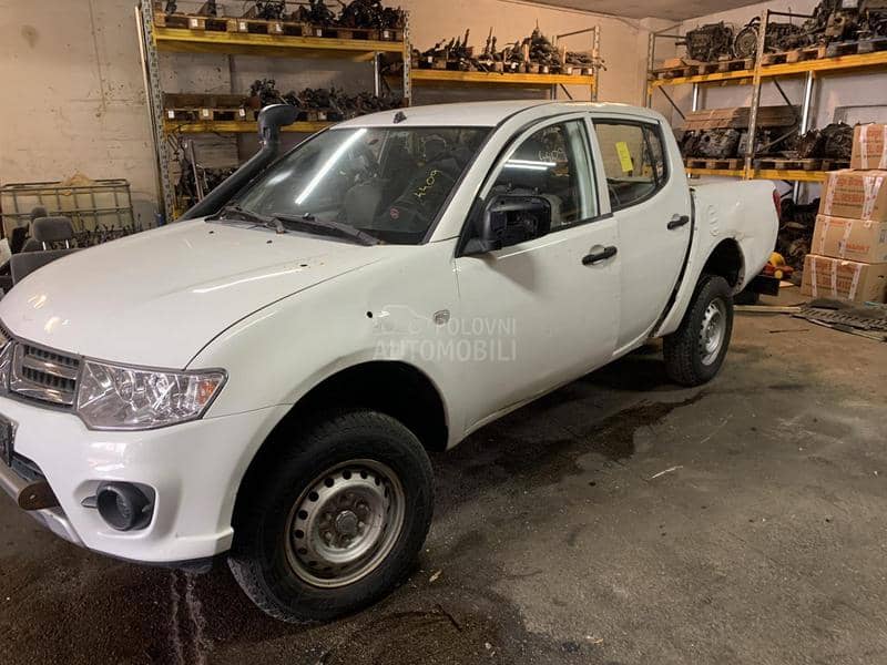 Mitsubishi L200 2015 -  kompletan auto u delovima