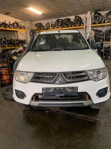 Mitsubishi L200 2015 -  kompletan auto u delovima