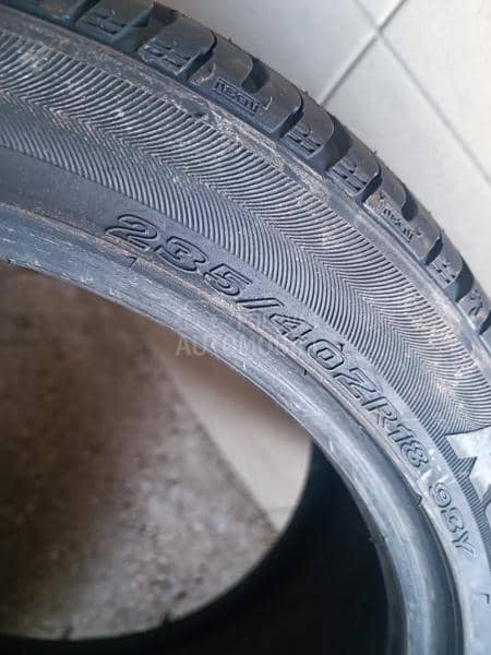 Roadstone 235/40 R18 Letnja