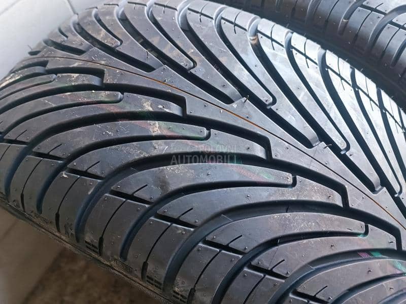 Roadstone 235/40 R18 Letnja