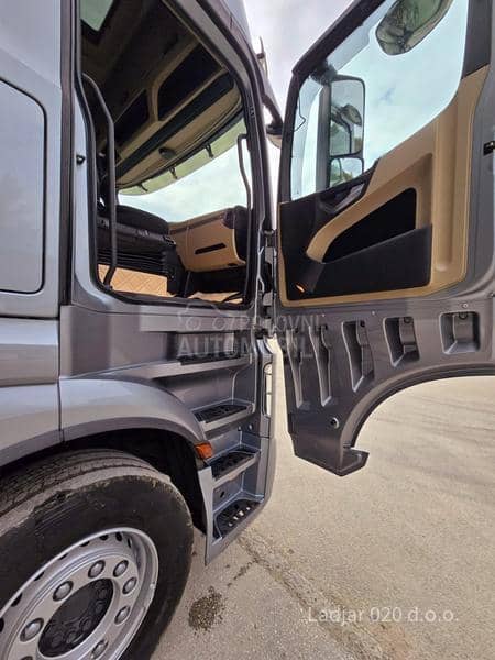 Mercedes Benz MP5 1853