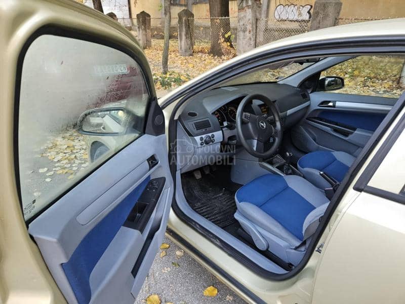 Opel Astra H 