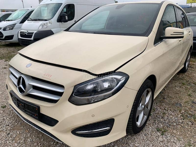 Mercedes Benz B Klasa 2015 -  kompletan auto u delovima