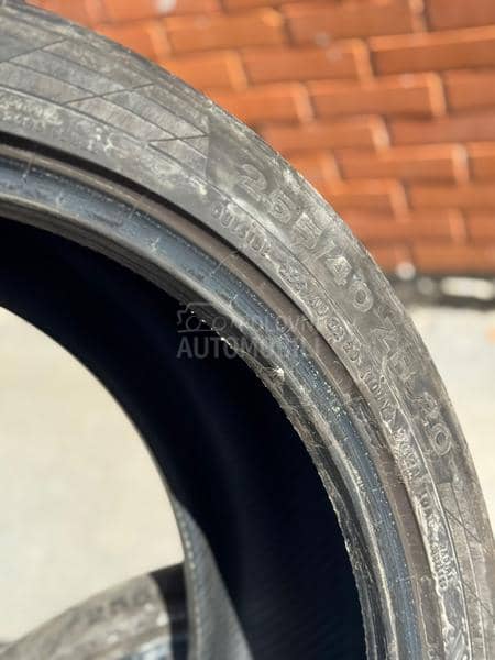 Continental 255/40 R20 Letnja