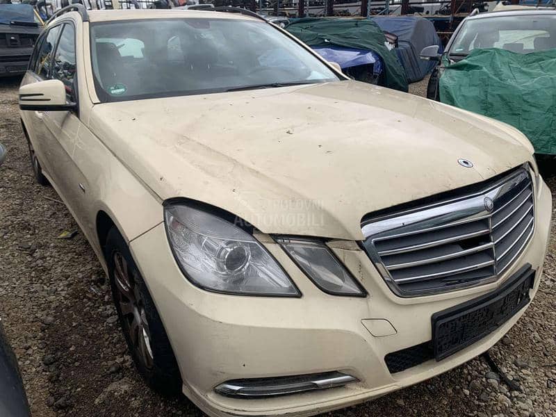 Mercedes Benz E Klasa 2012 -  kompletan auto u delovima