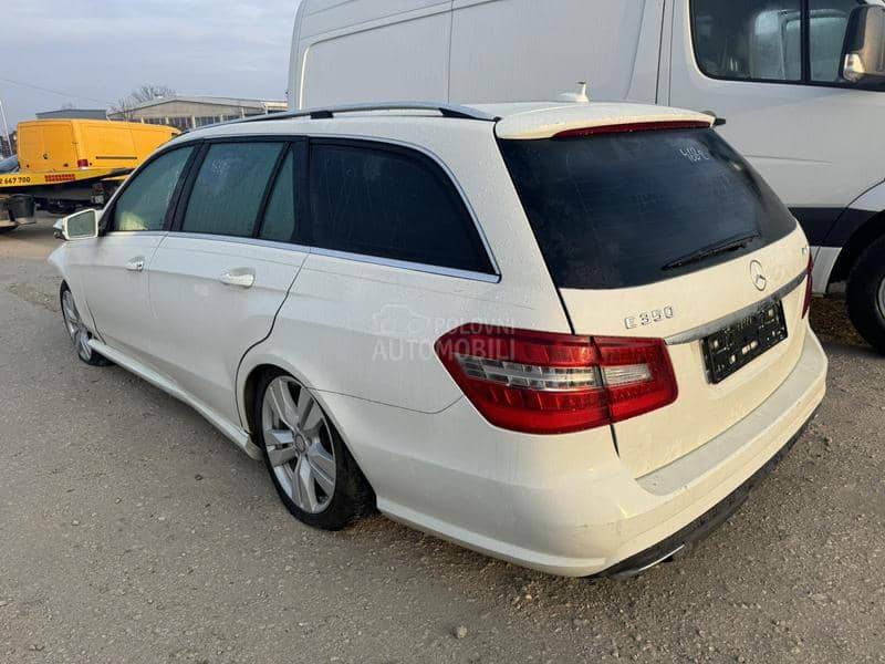 Mercedes Benz E Klasa 2011 -  kompletan auto u delovima