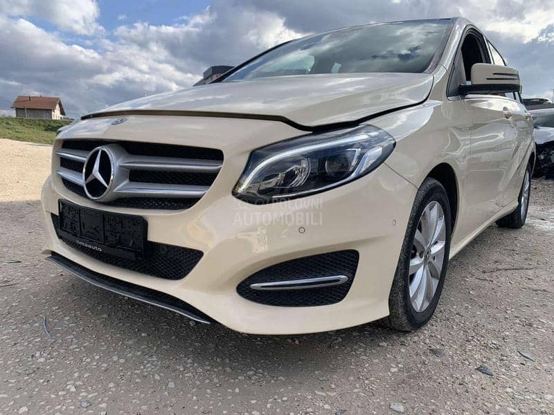 Mercedes Benz B Klasa 2016 -  kompletan auto u delovima