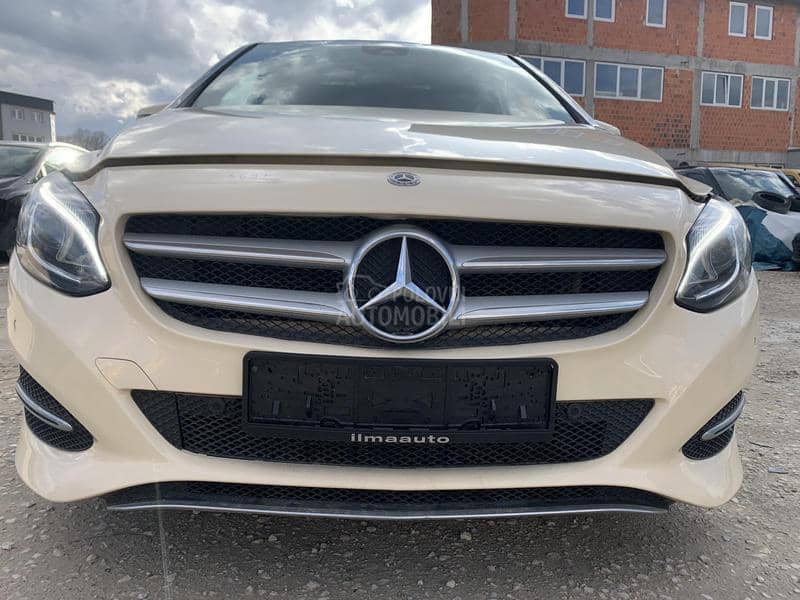 Mercedes Benz B Klasa 2016 -  kompletan auto u delovima