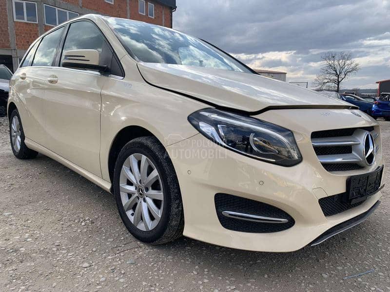 Mercedes Benz B Klasa 2016 -  kompletan auto u delovima