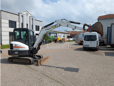 Bobcat E32