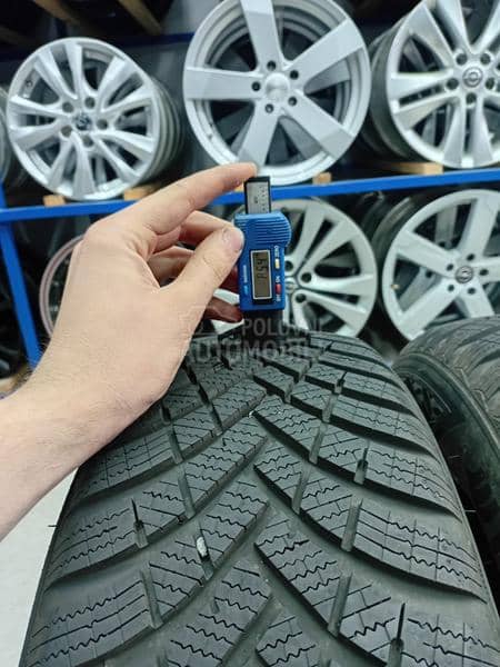 Hankook 205/60 R16 Zimska