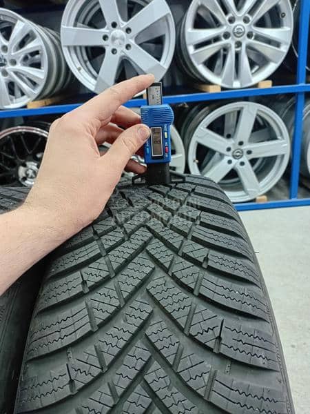 Hankook 205/60 R16 Zimska