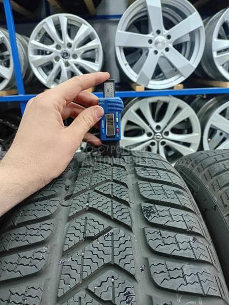 Pirelli 215/55 R17 Zimska