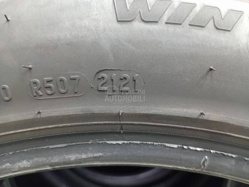 Pirelli 215/55 R17 Zimska