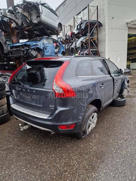 Volvo XC60 2012 -  kompletan auto u delovima