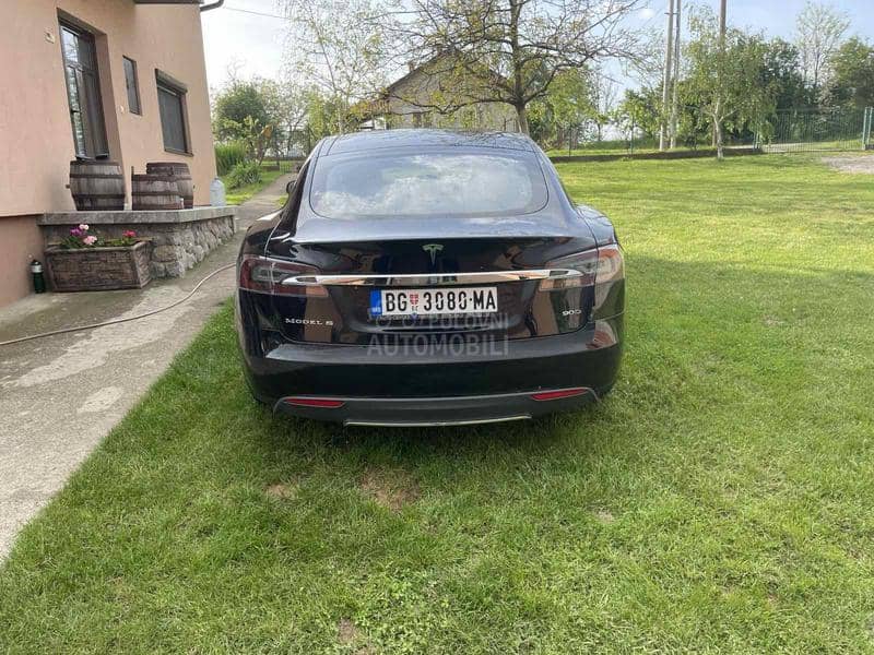 Tesla Model S 90D