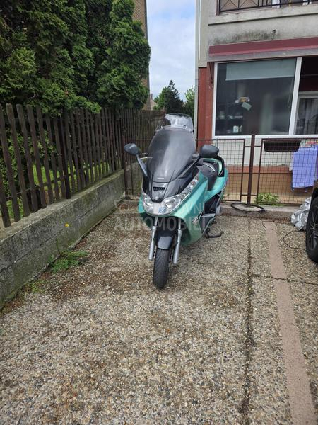 Piaggio X8 200
