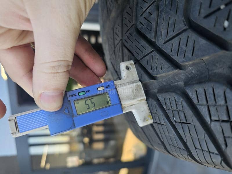 Pirelli 235/60 R18 Zimska