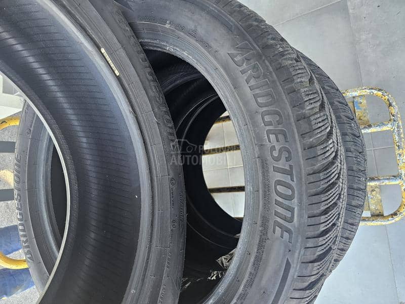 Bridgestone 235/50 R19 Zimska