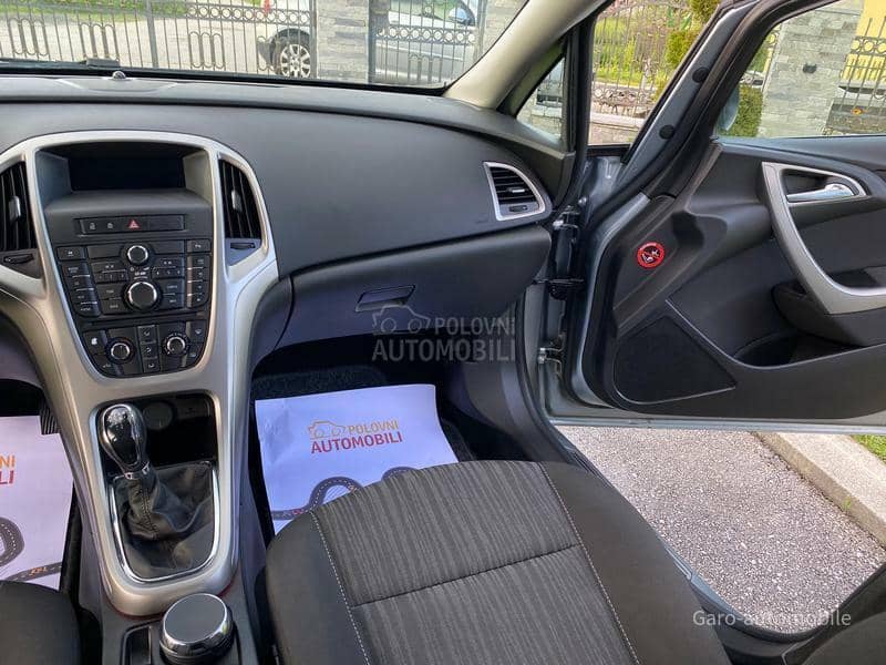 Opel Astra J 1.6 SVAJCARSKA NOV