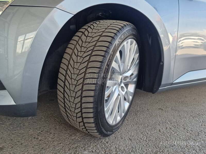 Škoda Superb 2.0 TDI DSG R kamera