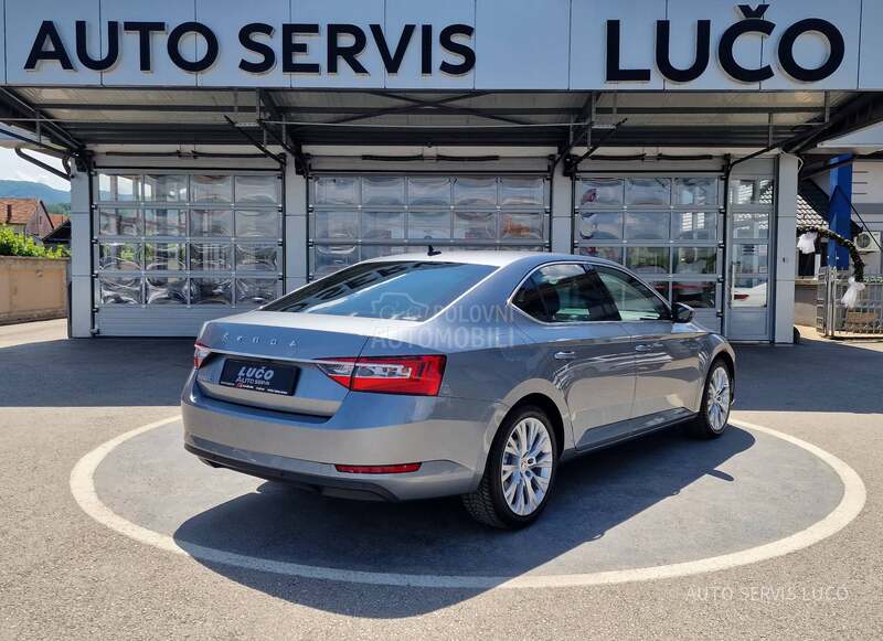 Škoda Superb 2.0 TDI DSG R kamera
