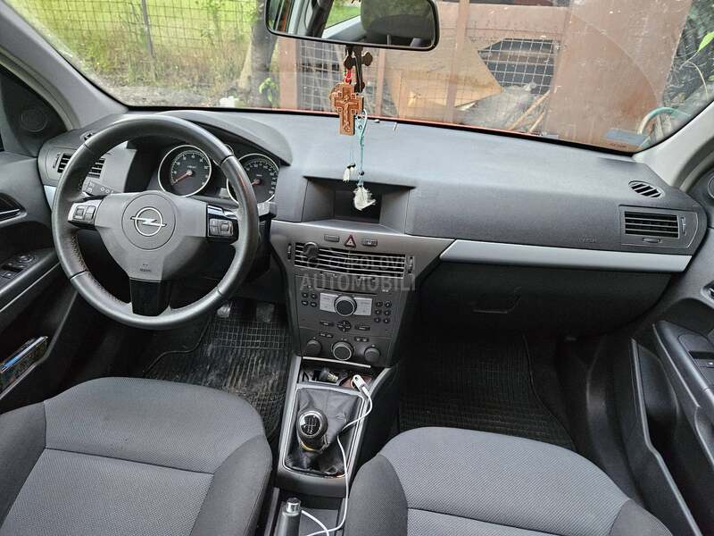Opel Astra H 
