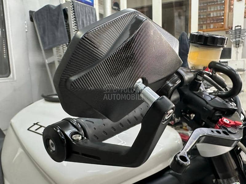 Triumph Street triple 675 R