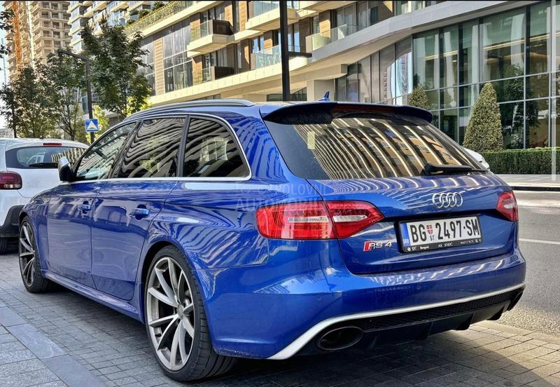 Audi RS4 
