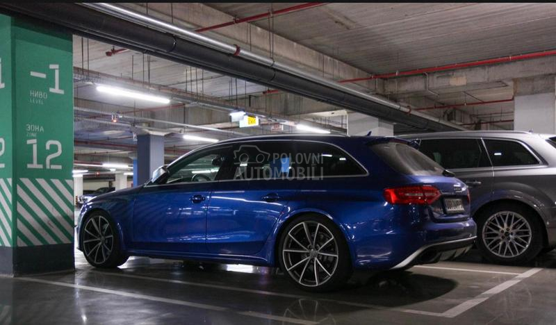 Audi RS4 