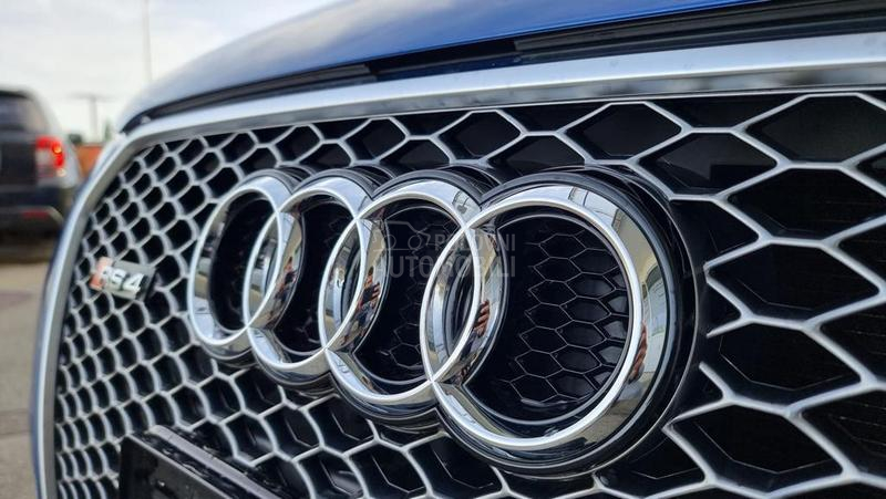 Audi RS4 