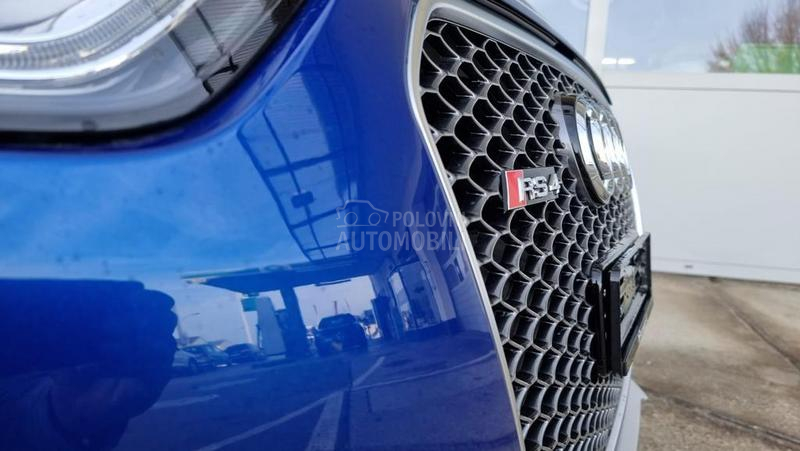 Audi RS4 