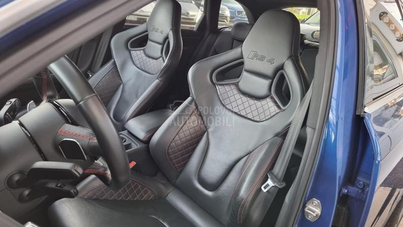 Audi RS4 
